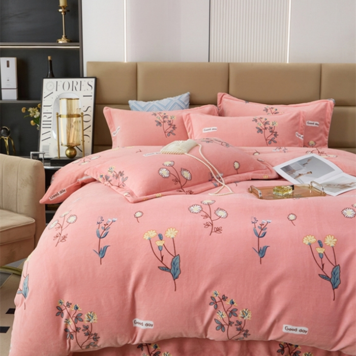 91家纺网 家纺一手货源 找家纺 卡迪亚 2024新款全消光牛奶绒印花四件套 花季