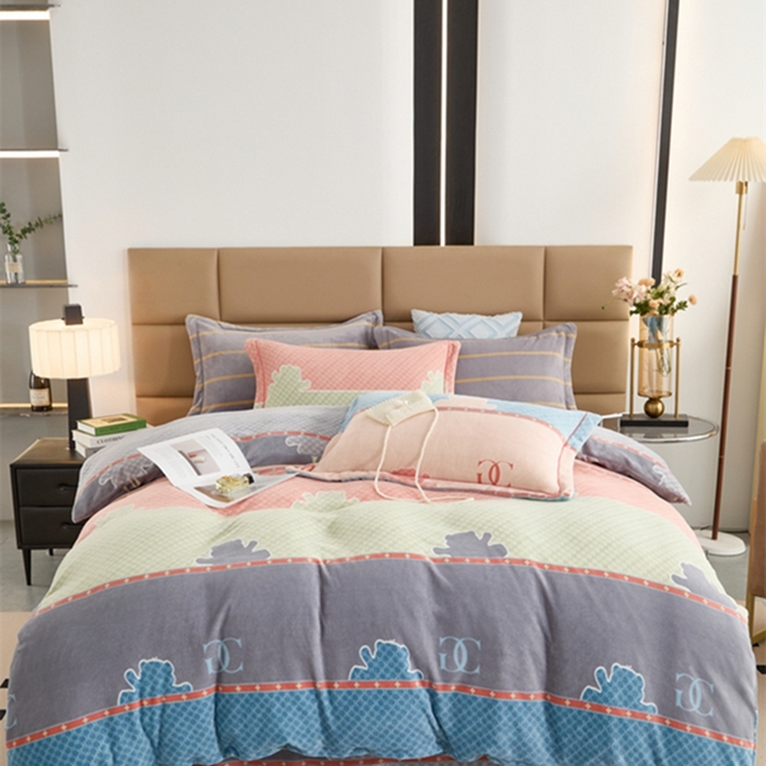 91家纺网 家纺一手货源 找家纺 卡迪亚 2024新款全消光牛奶绒印花四件套 芬格兰