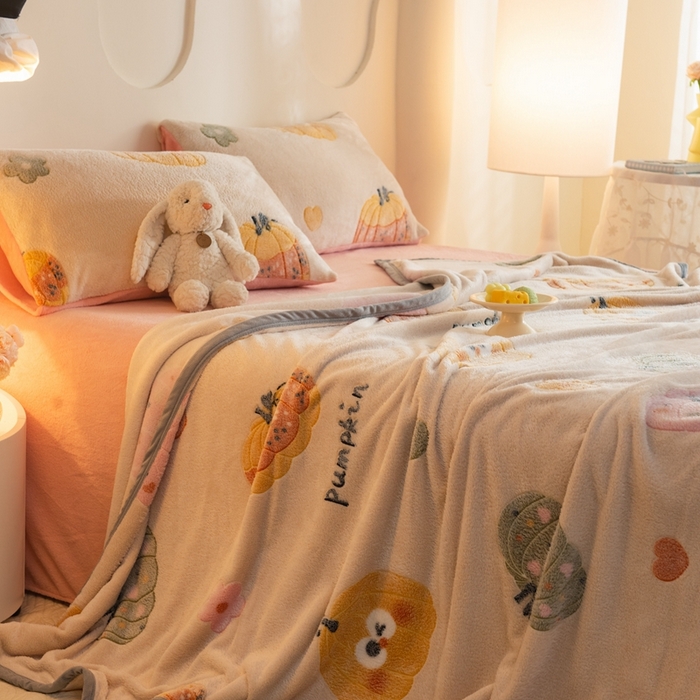 91家纺网 家纺一手货源 找家纺 慕梵家居 2024新款雪花绒多功能包边毛毯 小南瓜