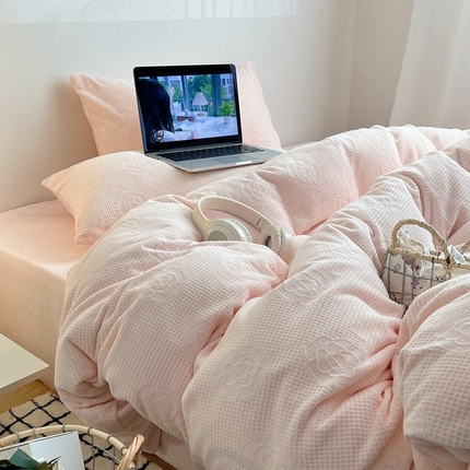 91家纺网 家纺一手货源 找家纺 （总）六巷胡同 2024新款INS博主风山茶花牛奶绒四件套