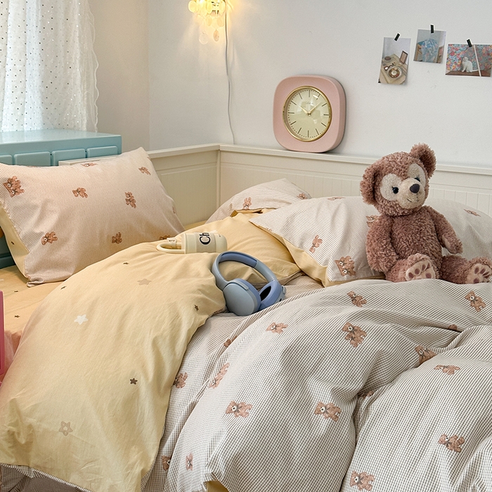 91家纺网 家纺一手货源 找家纺 昔可家纺 2024新款13372全棉亲肤四件套-卡通系列 复古小棕熊