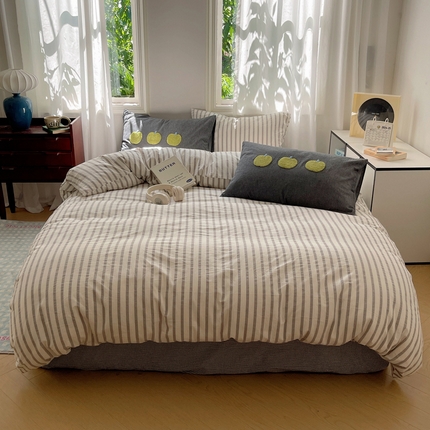 桃子家居 2024新款A类色织毛巾绣条纹小清新野原混搭纯棉系列四件套 色织水洗棉-灰条苹果