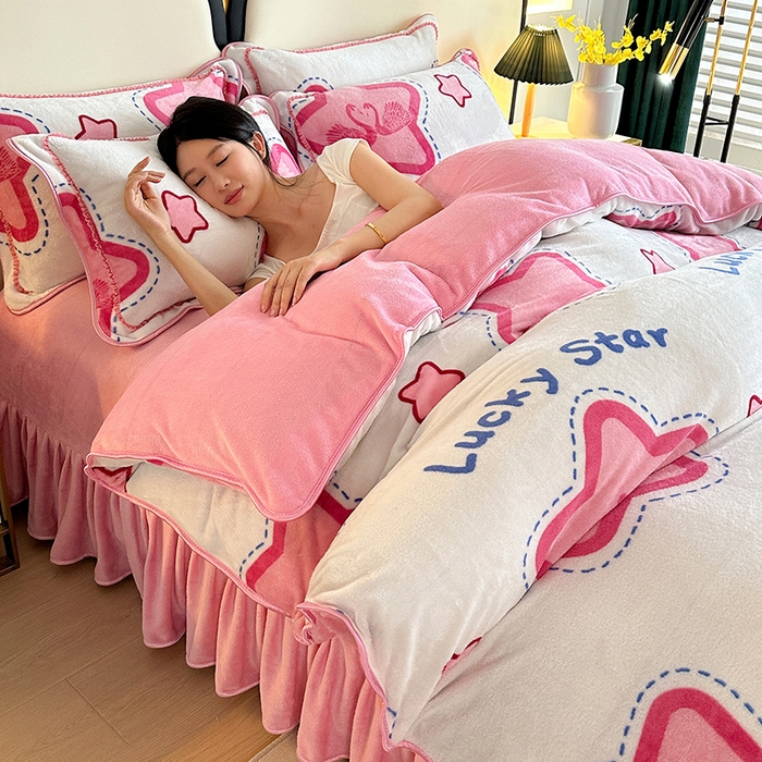 91家纺网 家纺一手货源 找家纺 爱洛 2024新款日产过万爆款印花牛奶绒四件套 花儿朵朵