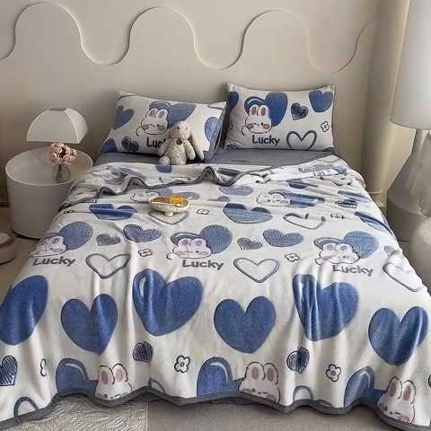 91家纺网 家纺一手货源 找家纺 慕梵家居 2024新款雪花绒多功能包边毛毯 爱心兔