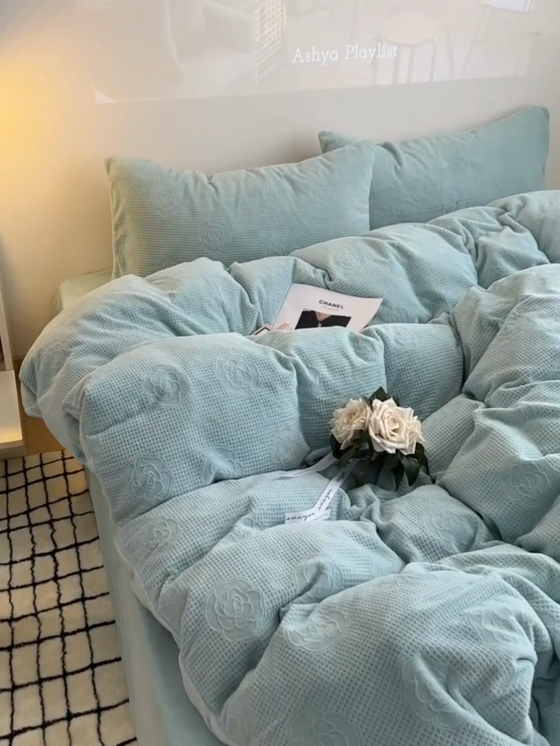 91家纺网 家纺一手货源 找家纺 六巷胡同 2024新款INS博主风山茶花牛奶绒四件套 山茶花-晴水绿