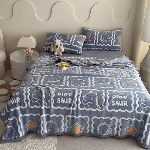 91家纺网 家纺一手货源 找家纺 慕梵家居 2024新款雪花绒多功能包边毛毯 恐龙蓝