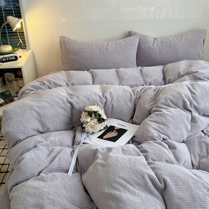 91家纺网 家纺一手货源 找家纺 六巷胡同 2024新款INS博主风山茶花牛奶绒四件套 山茶花-芋泥紫