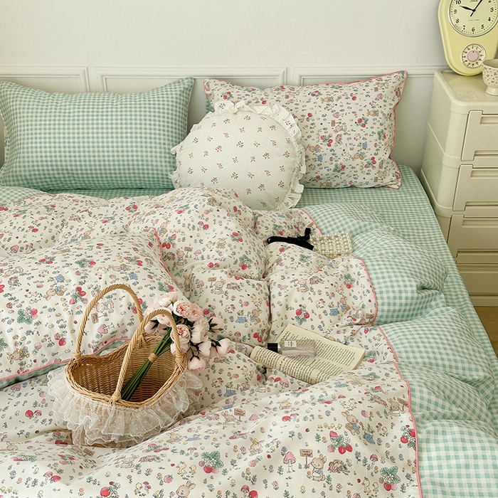 91家纺网 家纺一手货源 找家纺 昔可家纺 2024新款全棉拼接嵌绳款四件套 蘑菇兔兔庄园