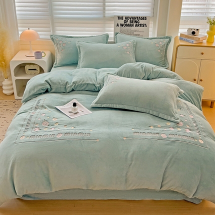 91家纺网 家纺一手货源 找家纺 星尚家纺 2024新款全消光A类牛奶绒四件套-曼妙花园 清新绿