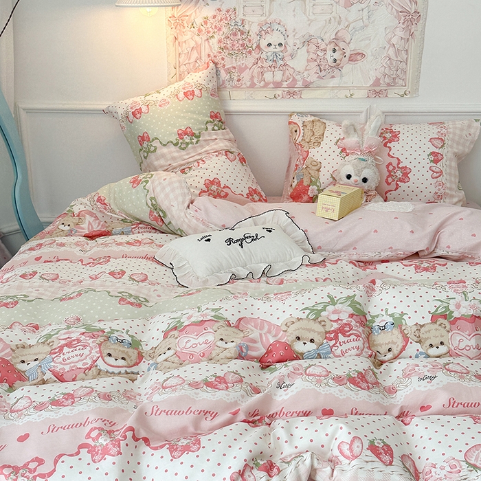 91家纺网 家纺一手货源 找家纺 昔可家纺 2024新款13070全棉四件套系列第二批 草莓洛丽塔熊