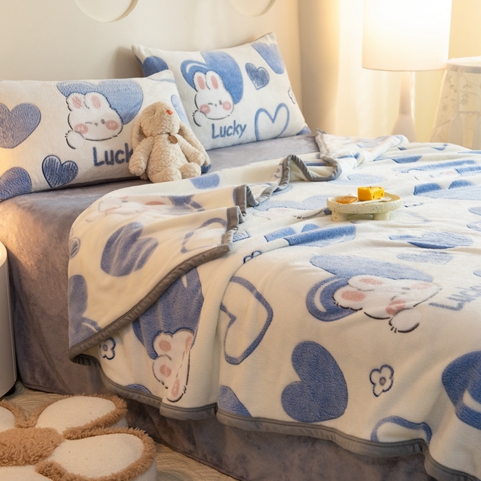 91家纺网 家纺一手货源 找家纺 慕梵家居 2024新款雪花绒多功能包边毛毯 爱心兔