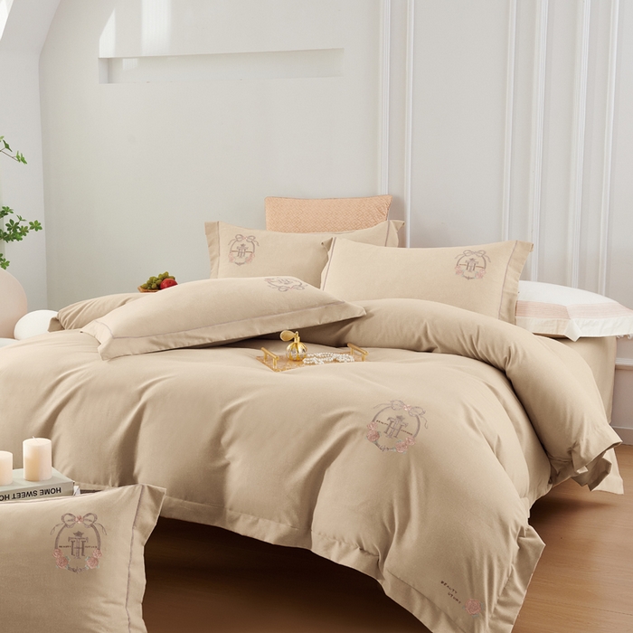 91家纺网 家纺一手货源 找家纺 U品汇 2024新品生态加厚长绒棉纯棉绣花40S全棉磨毛刺绣四件套宽边款 梵诗迪 -香槟金
