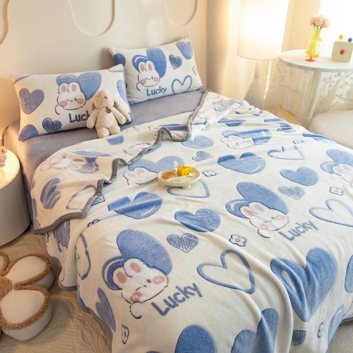 91家纺网 家纺一手货源 找家纺 慕梵家居 2024新款雪花绒多功能包边毛毯 爱心兔