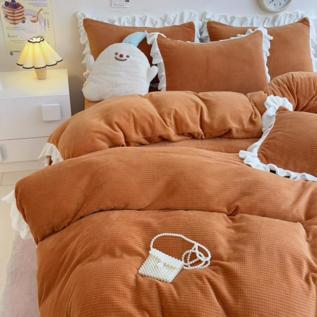 91家纺网 家纺一手货源 找家纺 星座家纺 2025新款华夫格花边款牛奶绒四件套 华夫格-亮橙