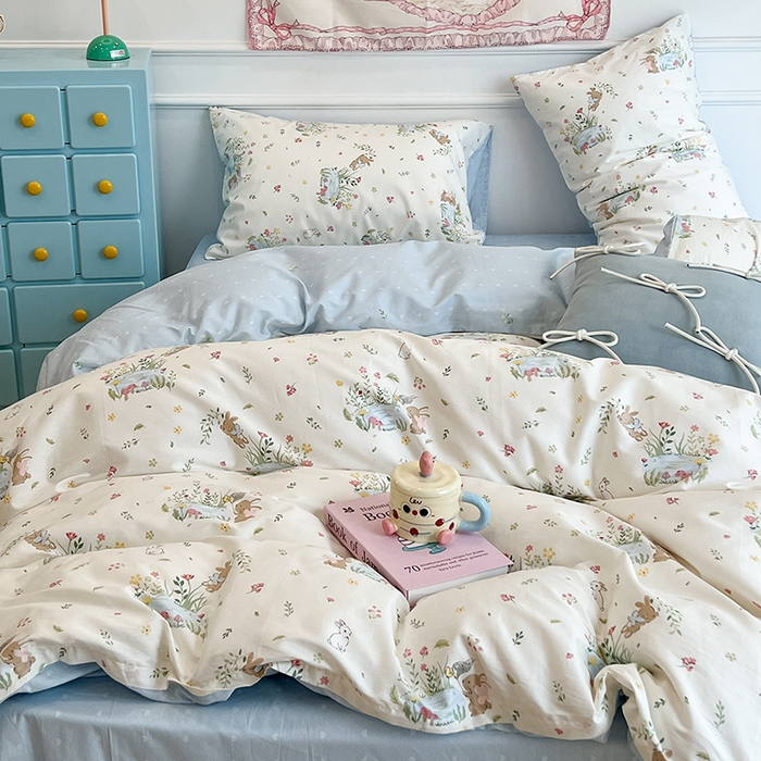 91家纺网 家纺一手货源 找家纺 昔可家纺 2024新款13372全棉亲肤四件套-小清新系列 兔兔的游园会