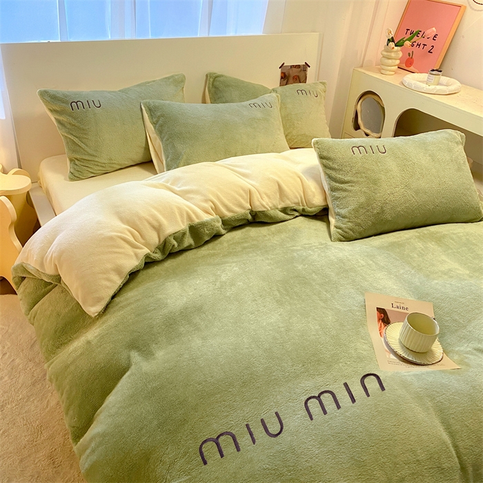 91家纺网 家纺一手货源 找家纺 启程家纺 2024新款A类加厚北极绒拼牛奶绒字母刺绣四件套 北极绒-浅草绿+奶油黄