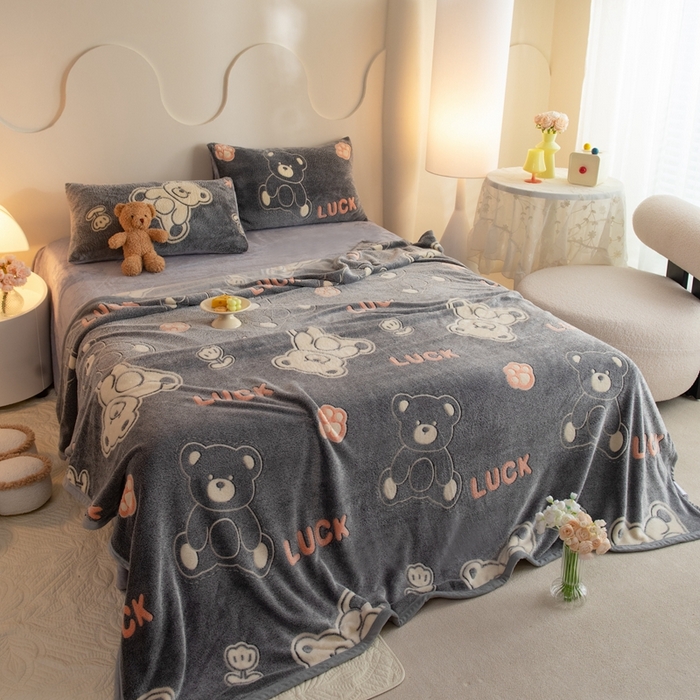 91家纺网 家纺一手货源 找家纺 慕梵家居 2024新款雪花绒多功能包边毛毯 泰迪熊