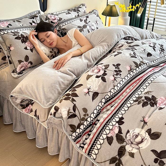 91家纺网 家纺一手货源 找家纺 爱洛 2024新款日产过万爆款印花牛奶绒四件套 木棉花