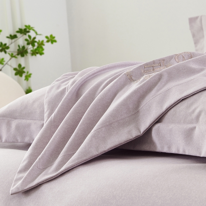 91家纺网 家纺一手货源 找家纺 U品汇 2024新品生态加厚长绒棉纯棉绣花40S全棉磨毛刺绣四件套宽边款 梵诗迪 -紫灰