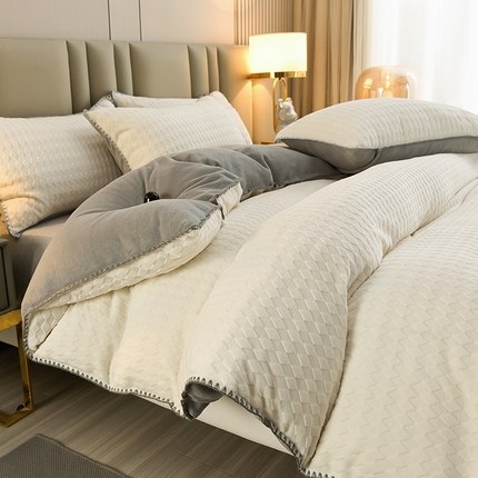 菡宝 2024新款贝壳边雕花绒四件套 菱形格-白灰