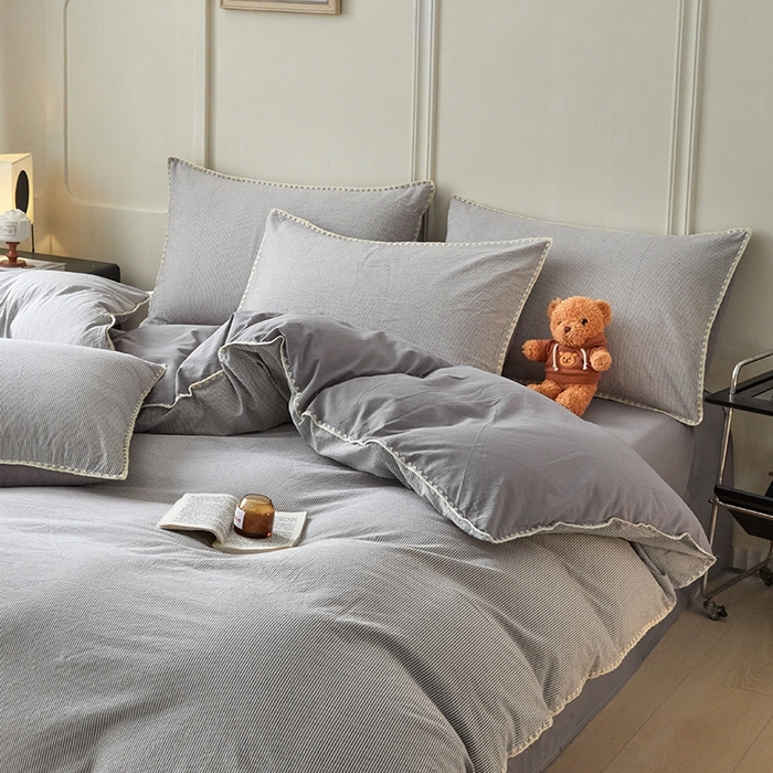 91家纺网 家纺一手货源 找家纺 吉象家纺 2024新款A类全棉色织水洗棉贝壳边三角针四件套    秘境浅灰