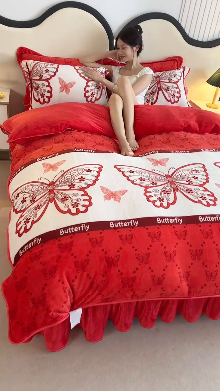 91家纺网 家纺一手货源 找家纺 爱洛 2024新款日产过万爆款印花牛奶绒四件套 蝴蝶物语