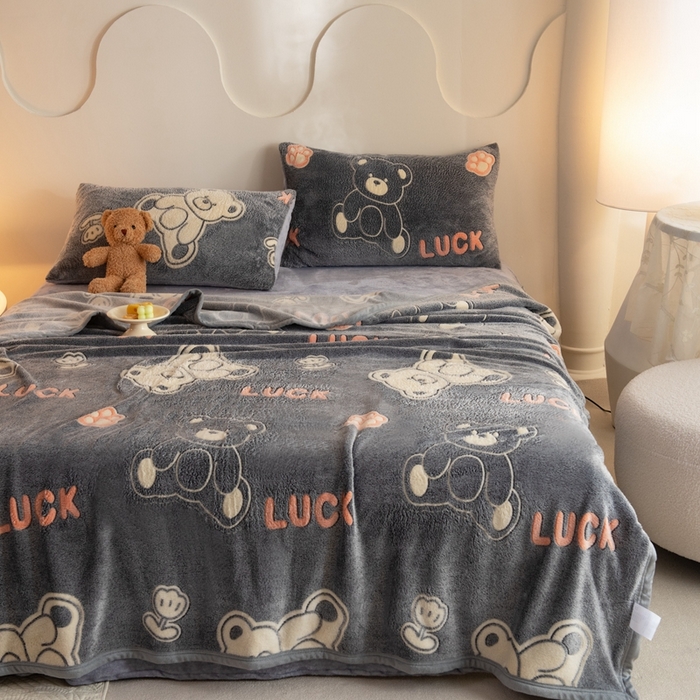 91家纺网 家纺一手货源 找家纺 慕梵家居 2024新款雪花绒多功能包边毛毯 泰迪熊