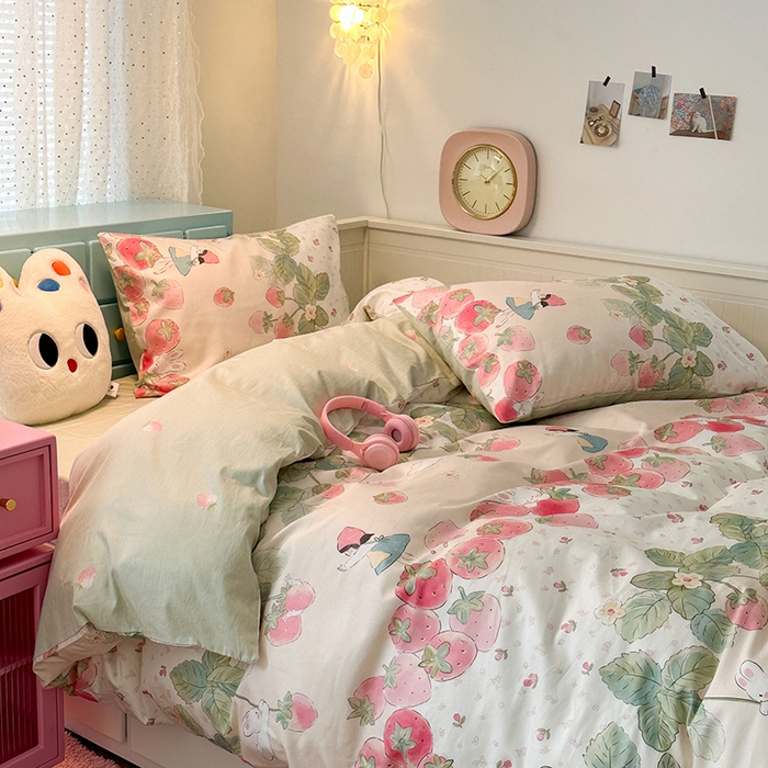 91家纺网 家纺一手货源 找家纺 昔可家纺 2024新款13372全棉亲肤四件套-卡通系列 草莓女孩