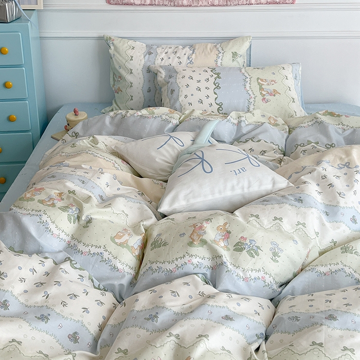 91家纺网 家纺一手货源 找家纺 昔可家纺 2024新款13372全棉亲肤四件套-卡通系列 果实草莓兔