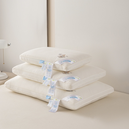 91家纺网 家纺一手货源 找家纺 （总）麦肯锡 2024新款小硅蜜硅胶方格羽丝绒亲子枕 枕头枕芯