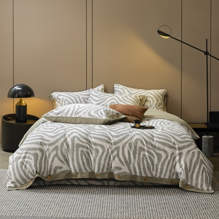 91家纺网 家纺一手货源 找家纺 薏思家纺 2025新款活性生态印花磨毛四件套-纽扣款 玛德里绿