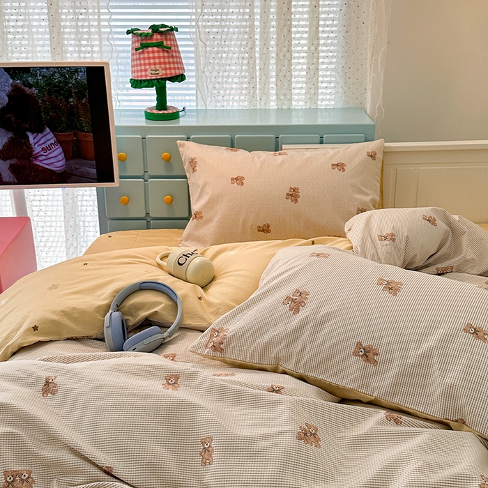 91家纺网 家纺一手货源 找家纺 昔可家纺 2024新款13372全棉亲肤四件套-卡通系列 复古小棕熊