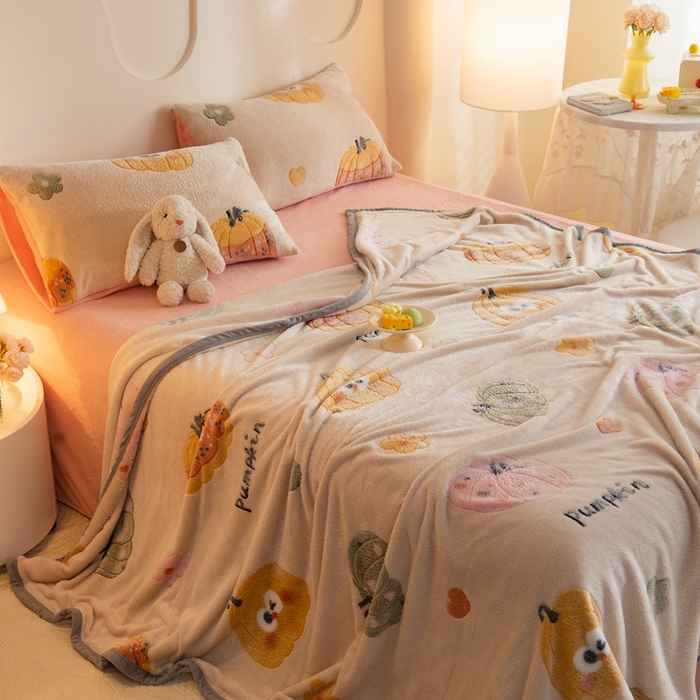 91家纺网 家纺一手货源 找家纺 慕梵家居 2024新款雪花绒多功能包边毛毯 小南瓜