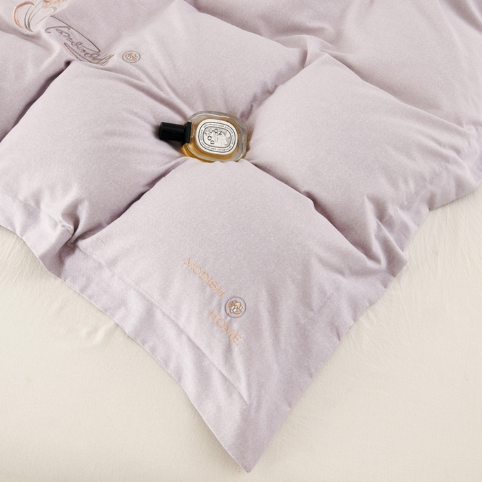 91家纺网 家纺一手货源 找家纺 U品汇 2024新品生态加厚长绒棉纯棉绣花40S全棉磨毛刺绣四件套宽边款 七里香-紫灰