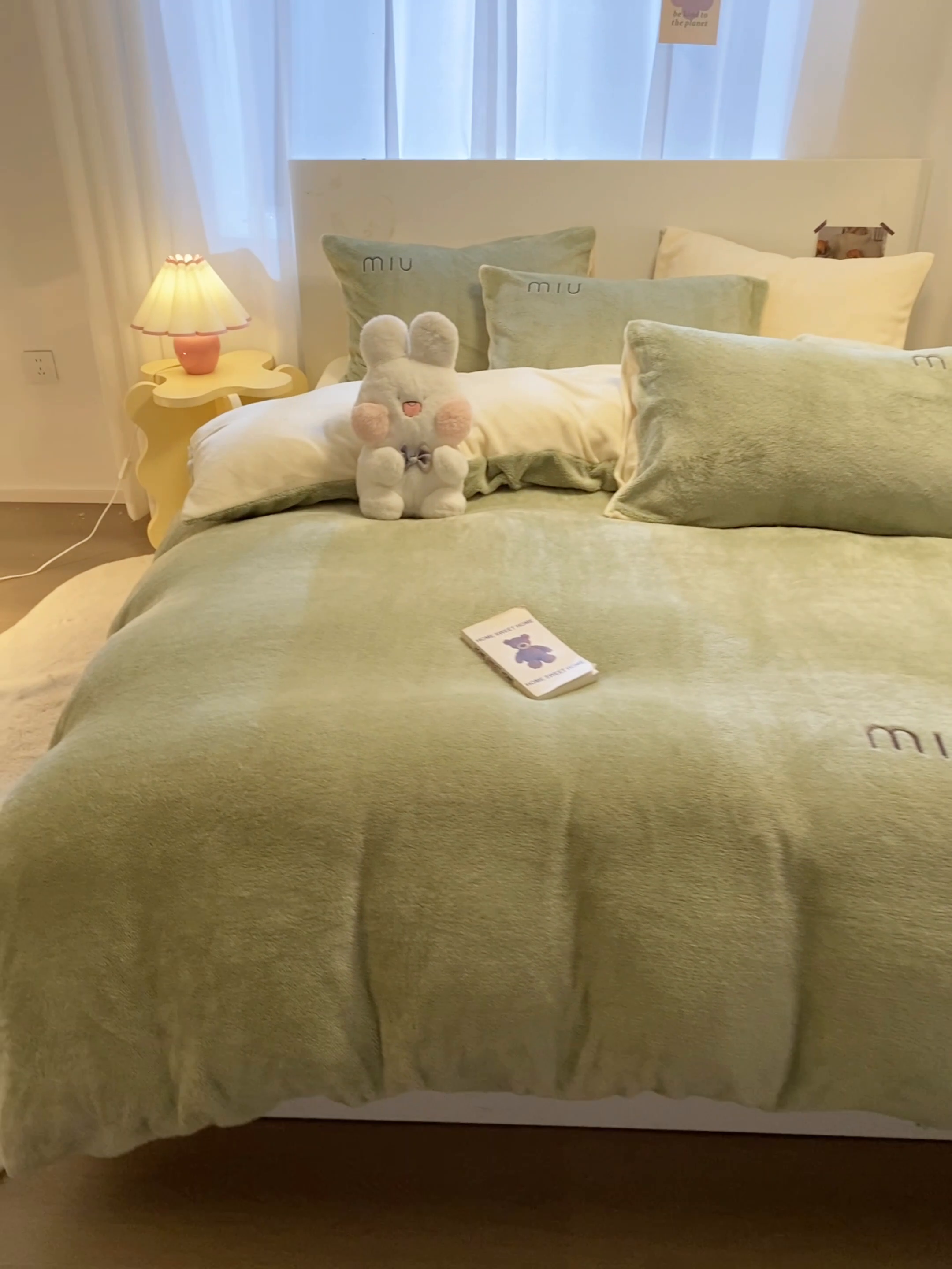 91家纺网 家纺一手货源 找家纺 启程家纺 2024新款A类加厚北极绒拼牛奶绒字母刺绣四件套 北极绒-浅草绿+奶油黄