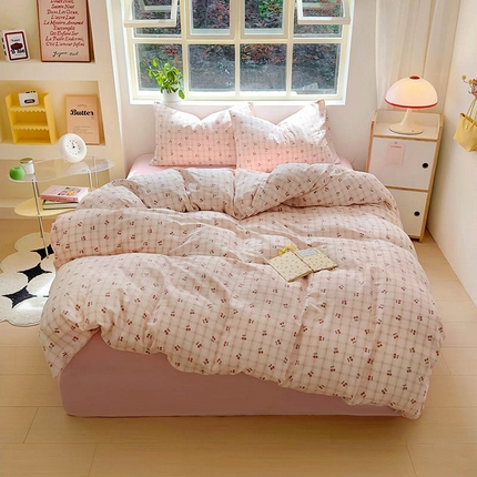 91家纺网 家纺一手货源 找家纺 2024新款全棉A类有氧双层纱四件套 格子樱桃