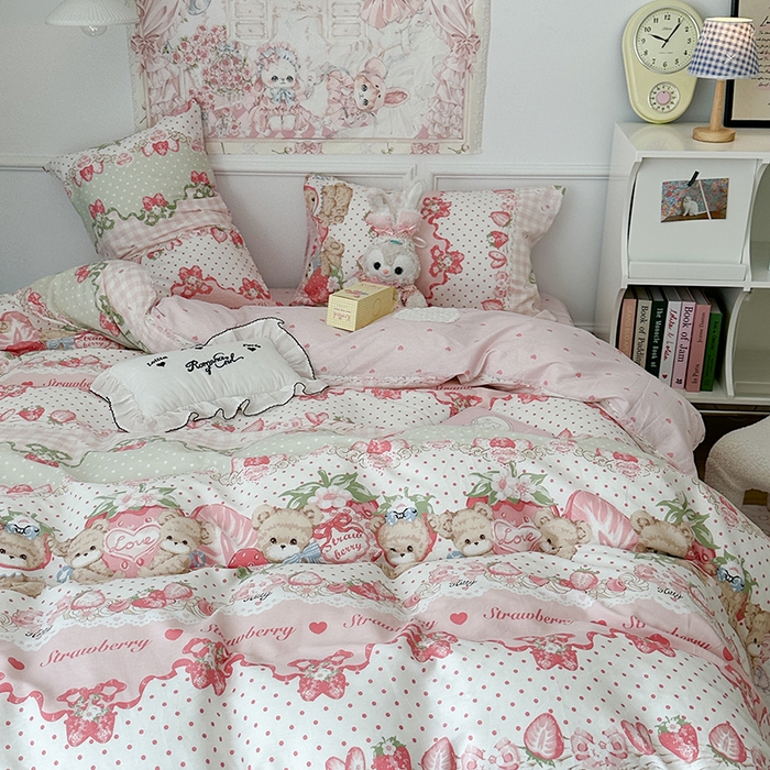 91家纺网 家纺一手货源 找家纺 昔可家纺 2024新款13070全棉四件套系列第二批 草莓洛丽塔熊