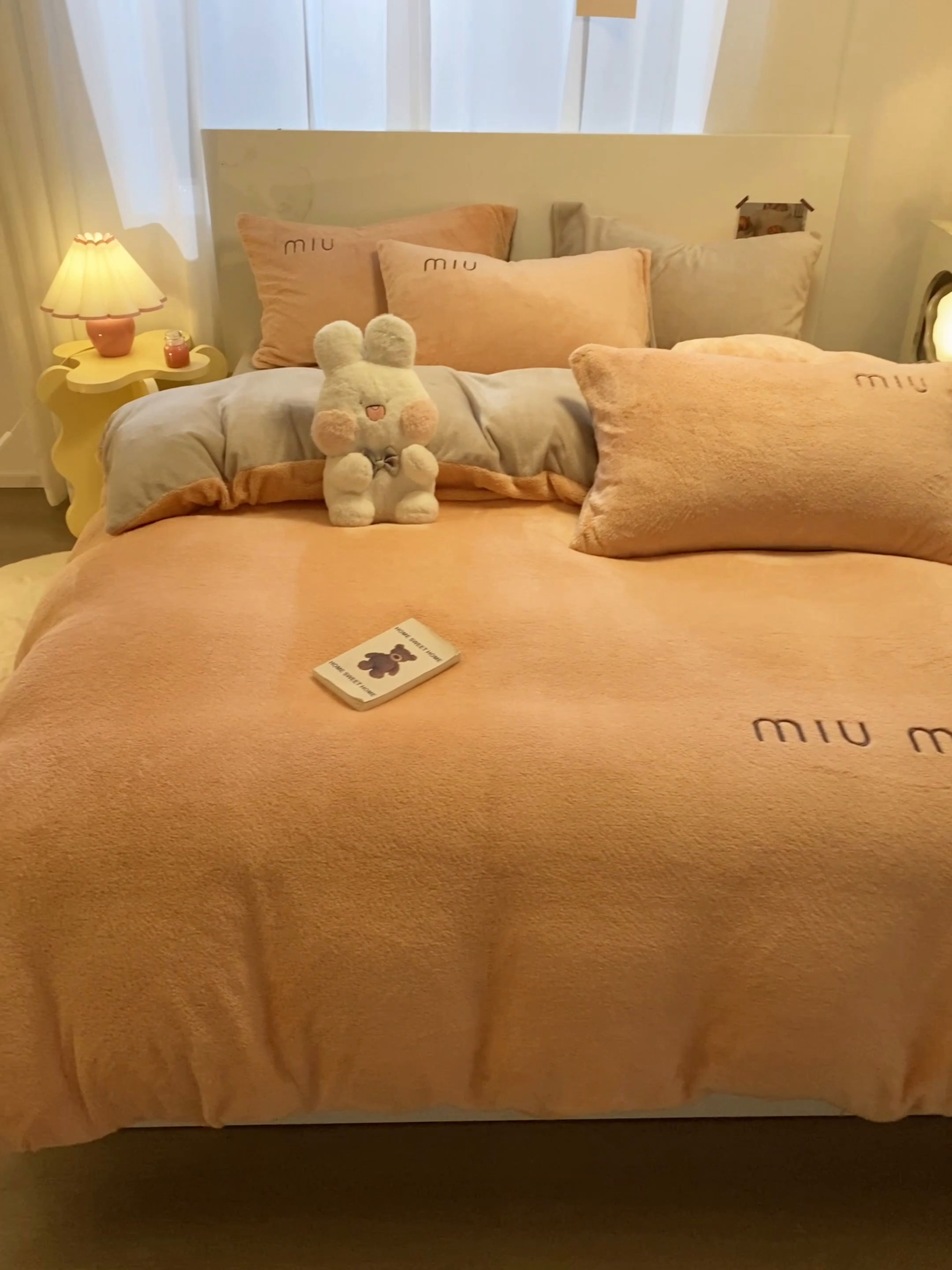 91家纺网 家纺一手货源 找家纺 启程家纺 2024新款A类加厚北极绒拼牛奶绒字母刺绣四件套 北极绒-豆沙+米灰