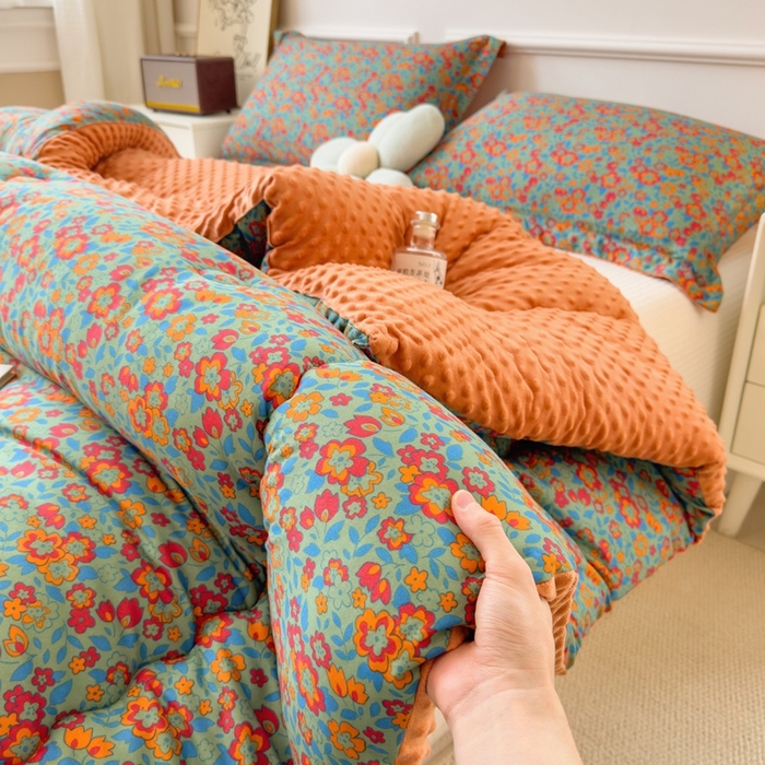 91家纺网 家纺一手货源 找家纺 （总）宝士康家纺 2024新款双层纱豆豆绒冬被 被子被芯