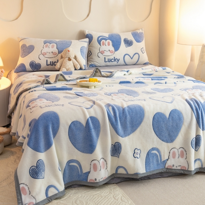 91家纺网 家纺一手货源 找家纺 慕梵家居 2024新款雪花绒多功能包边毛毯 爱心兔