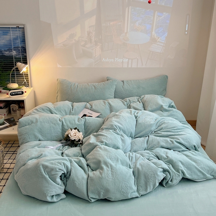 91家纺网 家纺一手货源 找家纺 六巷胡同 2024新款INS博主风山茶花牛奶绒四件套 山茶花-晴水绿