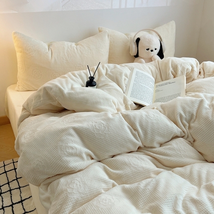 91家纺网 家纺一手货源 找家纺 （总）六巷胡同 2024新款INS博主风山茶花牛奶绒四件套