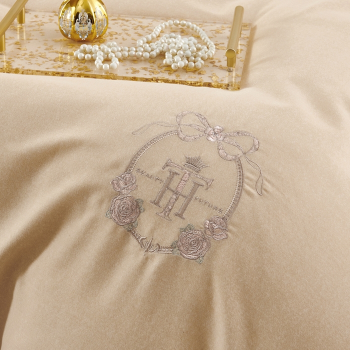 91家纺网 家纺一手货源 找家纺 U品汇 2024新品生态加厚长绒棉纯棉绣花40S全棉磨毛刺绣四件套宽边款 梵诗迪 -香槟金