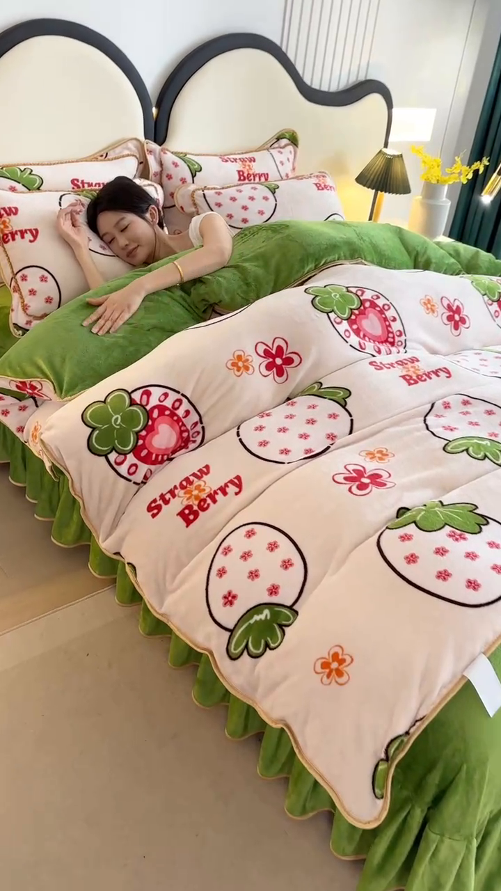 91家纺网 家纺一手货源 找家纺 爱洛 2024新款日产过万爆款印花牛奶绒四件套 甜心草莓
