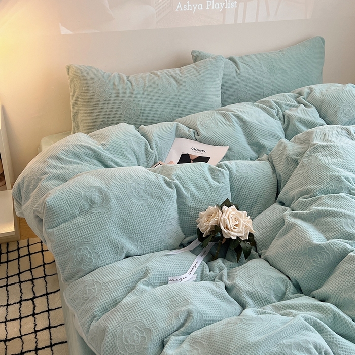 91家纺网 家纺一手货源 找家纺 六巷胡同 2024新款INS博主风山茶花牛奶绒四件套 山茶花-晴水绿