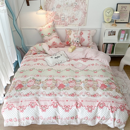 昔可家纺 2024新款13070全棉四件套系列第二批 草莓洛丽塔熊