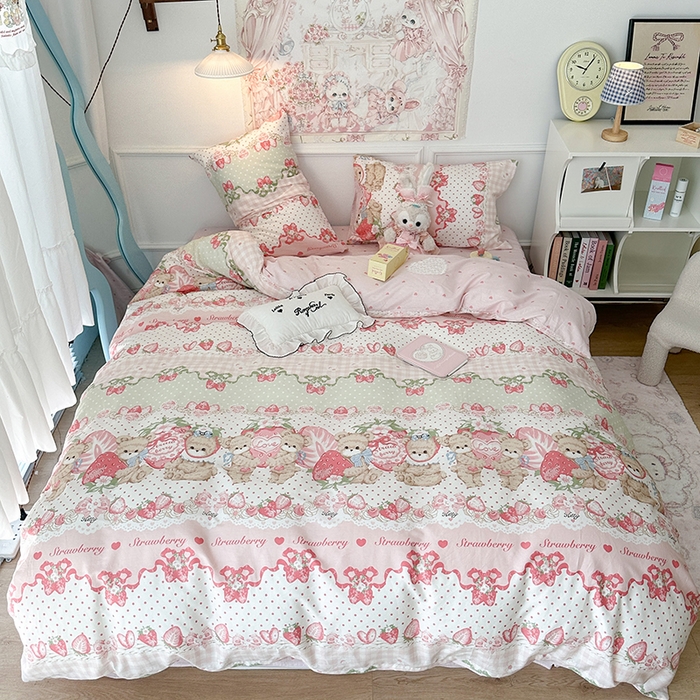 91家纺网 家纺一手货源 找家纺 昔可家纺 2024新款13070全棉四件套系列第二批 草莓洛丽塔熊