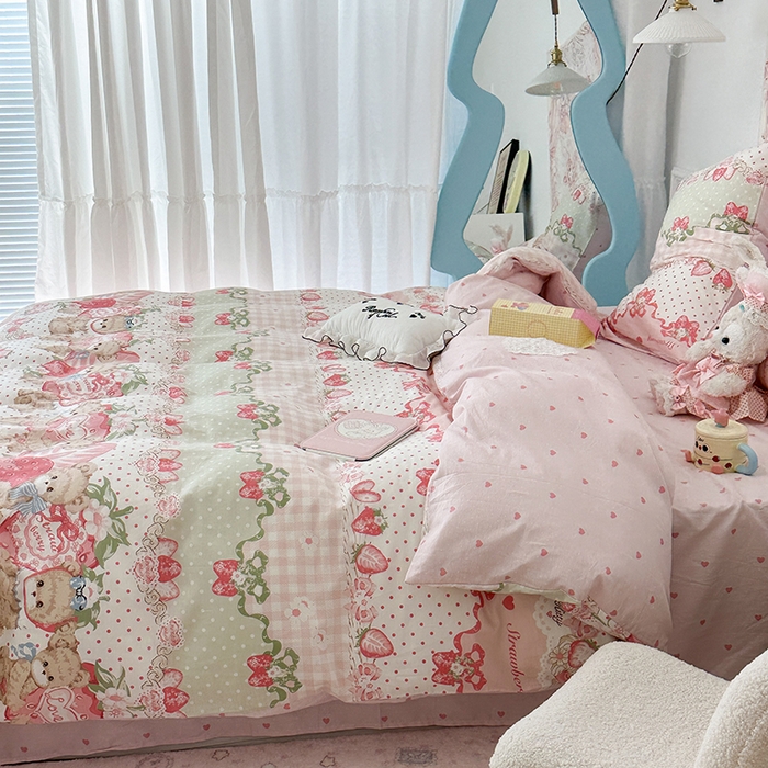 91家纺网 家纺一手货源 找家纺 昔可家纺 2024新款13070全棉四件套系列第二批 草莓洛丽塔熊