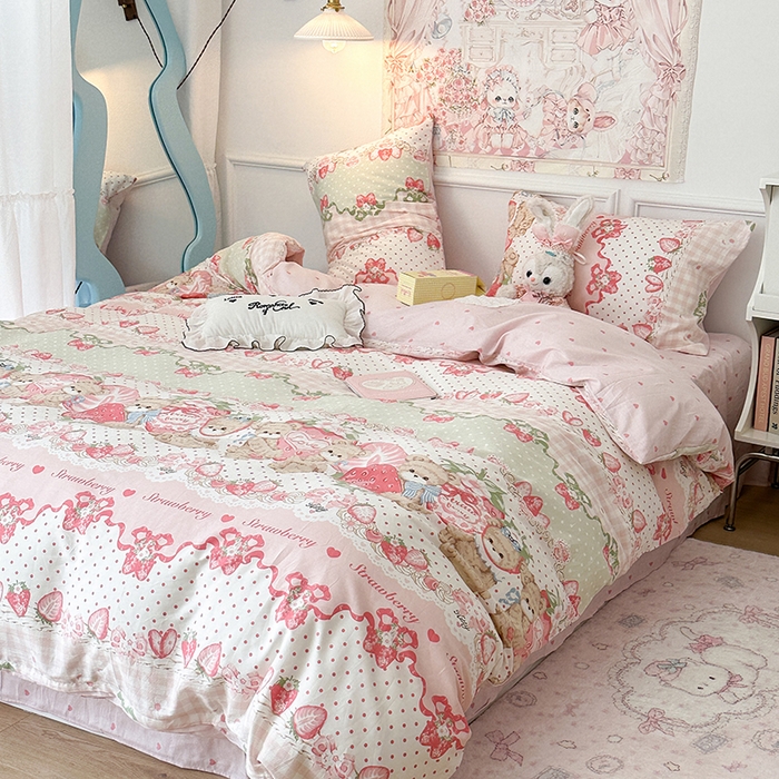 91家纺网 家纺一手货源 找家纺 昔可家纺 2024新款13070全棉四件套系列第二批 草莓洛丽塔熊