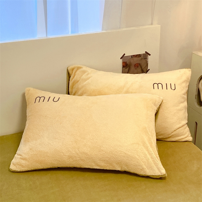 91家纺网 家纺一手货源 找家纺 启程家纺 2024新款A类加厚北极绒拼牛奶绒字母刺绣四件套 北极绒-麦芽黄+浅草绿